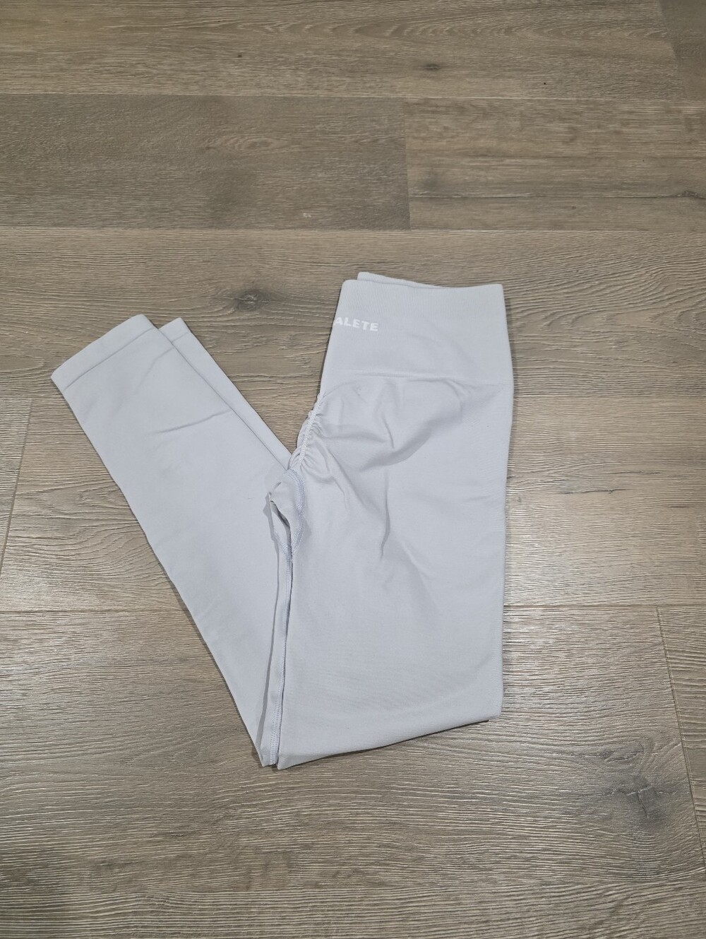 Alphalete Light Gray Seamless Scrunch Leggings Size Medium - Picture 3 of 4